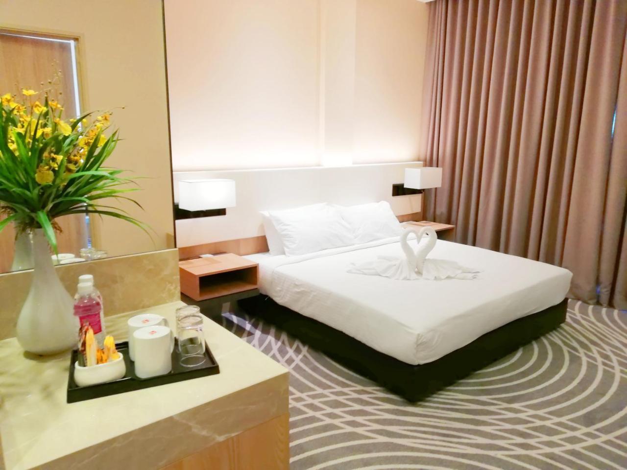 Upper View Regalia Hotel Kuala Lumpur Bagian luar foto